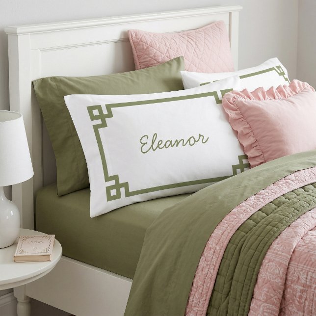 Housse D'oreillers Clé grecque vert olive Monogramme Standard (Créateur téléchargé)