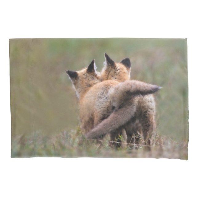 Housse D'oreillers Cutest Baby Animals | Red Fox Kits Locking Tails (devant)