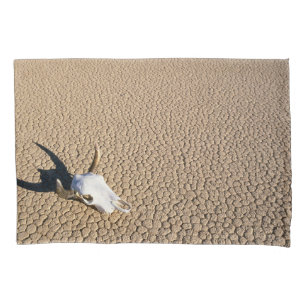 Housse D'oreillers Deserts   Cow Skull on the Desert Ground