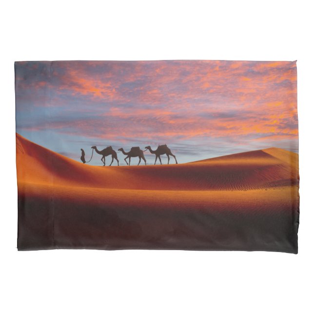 Housse D'oreillers Deserts | Man & Camels in the Sand Dunes (devant)