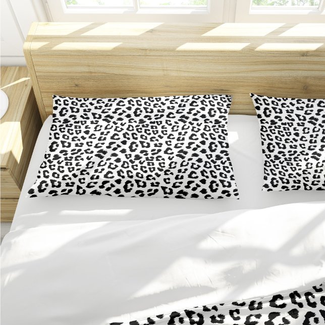 Housse D'oreillers Empreinte de léopard noir et blanc (Leopard Print Black and White Pillow Case by Looly Elzayat
)