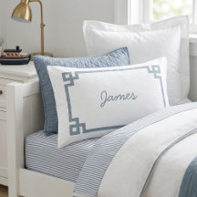 Étui de coussin standard à monogramme clé grecque