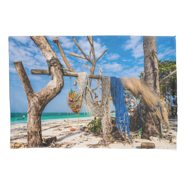 Housse D'oreillers Filets de pêche séchant sur la plage (devant)