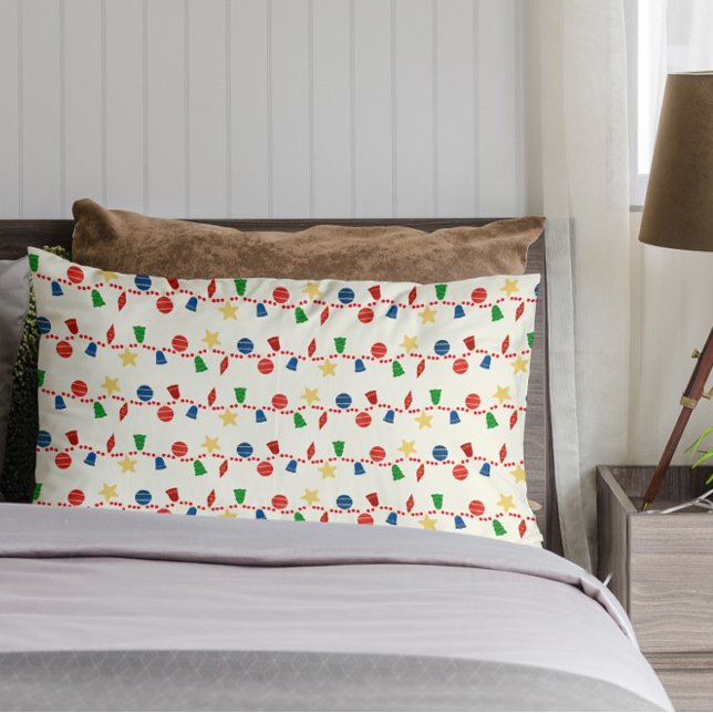 Housse D'oreillers Garlande perlée avec ornements de Noël rétro (Cute retro two face Christmas pillow case with vintage Christmas ornaments and red beaded garland)