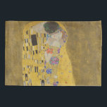 Housse D'oreillers Gustav Klimt Le Baiser<br><div class="desc">The Kiss est le tableau le plus emblématique et le plus célèbre de Gustav Klimt. C'est un beau tableau doré d'un couple profondément amoureux partageant un moment romantique d'un baiser passionné. Obtenez vos idées cadeaux de haute qualité et des produits merveilleux avec ce merveilleux chef-d'oeuvre. Consultez notre boutique pour en...</div>