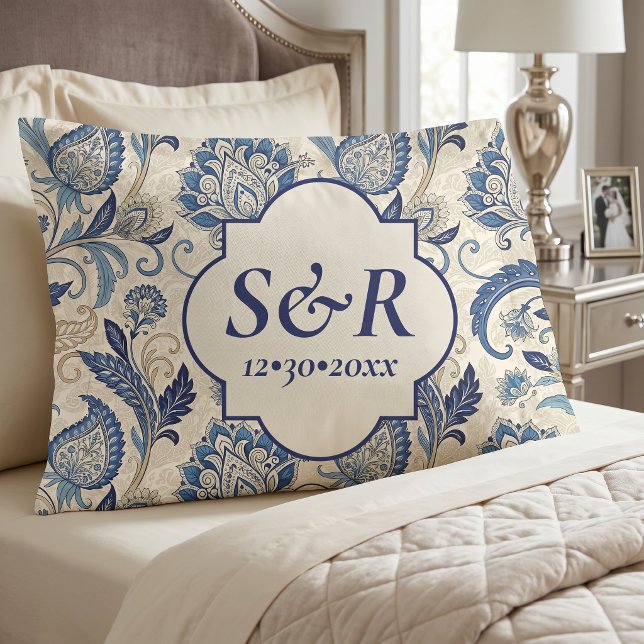 Housse D'oreillers Mariage Fleurs de Damas Bleu et Crème Monogramme (Créateur téléchargé)