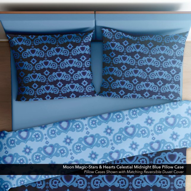 Housse D'oreillers Moon Magic Stars Coeurs Celestial Midnight Blue (Moon Magic–Stars & Hearts Midnight Blue Pillow Case–Shown with the Matching Reversible Duvet Cover.)