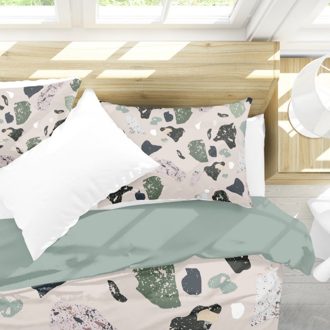 Housse D'oreillers Motif Terrazzo Vert (Green Terrazzo Pillow Case On Bed)