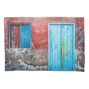Housse D'oreillers Mur, porte et fenêtre rouge, bleu et gris