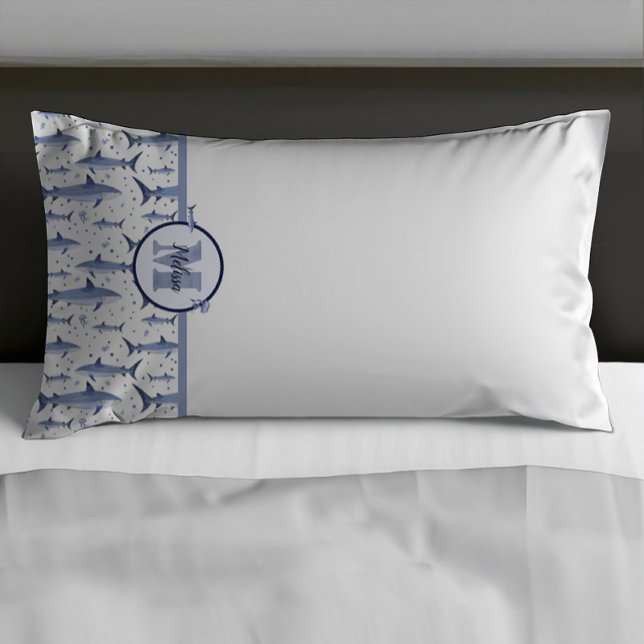Housse D'oreillers Nom + Aquarelle Monogramme Requin | Bleu et blanc (Créateur téléchargé)