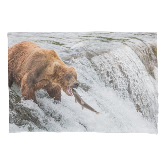 Housse D'oreillers Ours brun attrape un saumon rouge (devant)