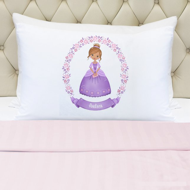 Housse D'oreillers Porte-oreiller Princesse violette personnalisée (A cute girls purple princess Pillowcase. Personalize it with your girls name.)