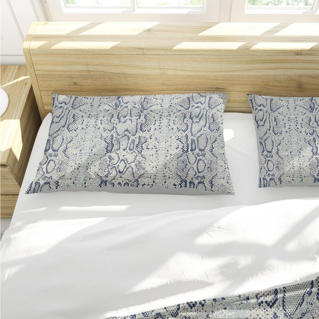 Housse D'oreillers Poster de animal de peau de serpent gris et bleu (Grey and Blue Snake Skin Print Pillow Case by Looly Elzayat)