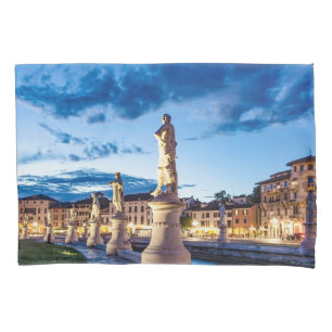 Housse D'oreillers Rangée de statues illuminées à Padova