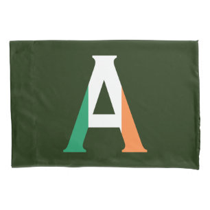 Housse D'oreillers Un monogramme superposé sur le drapeau irlandais p