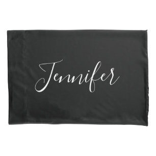 Housse D'oreillers Votre nom Élégant script blanc sur noir