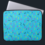 Housse Pour Ordinateur Portable 1980 Memphis Style Bleu clair rose néon jaune<br><div class="desc">Déposez-vous avec cette manche d'ordinateur portable de style Memphis des années 80 sous votre bras ! Ce design présente des carrés bleu vif,  rose chaud,  noir et jaune,  des triangles,  des diamants et des cercles.</div>