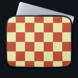 Housse Pour Ordinateur Portable À damiers rouge et crème<br><div class="desc">Un rouge cerisier et crème vif à damiers motif,  géométrique et simple,  mais les couleurs lui donnent une sensation de fantaisie et d'imaginaire vintage.</div>