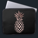 Housse Pour Ordinateur Portable ananas tropical d'or rose clair élégant de faux<br><div class="desc">Conception minimaliste et élégante représentant l'ananas rose d'or de faux. Vous pouvez choisir la couleur d'arrière - plan.</div>