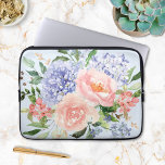 Housse Pour Ordinateur Portable Aquarelle Hydrangea Rose Pivoine Floral Printanier<br><div class="desc">Voici notre housse d'ordinateur décorée d'un motif floral printanier bleu et rose à personnaliser avec vos initiales. Caractérisée par une illustration aquarelle d'hortensia bleu,  de pivoine rose et de rose.</div>