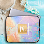 Housse Pour Ordinateur Portable Aquarelle or turquoise violet orange monogramme<br><div class="desc">Un carré monogramme brillant et imitation feuille d'or et des points oblongs recouvrent un arrière - plan pastel bleu turquoise, violet, rose et jaune orange sur cette pochette d'ordinateur portable chic, girly, moderne monogramed en néoprène. Fait une déclaration amusante et élégante chaque fois que vous l'utilisez. Cette pochette pour ordinateur...</div>