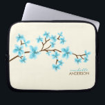 Housse Pour Ordinateur Portable Arbre de fleurs de cerisier d'Aqua<br><div class="desc">La douille personnalisée d'ordinateur portable comporte une belle illustration de vecteur de les fleurs de cerisier ou l'arbre de Sakura. Customisez avec votre nom,  monogramme,  initiales ou texte de votre choix. 
 Mujka</div>