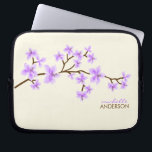Housse Pour Ordinateur Portable Arbre de fleurs de cerisier de lavande<br><div class="desc">La douille personnalisée d'ordinateur portable comporte une belle illustration de vecteur de les fleurs de cerisier ou l'arbre de Sakura. Customisez avec votre nom,  monogramme,  initiales ou texte de votre choix. 
 Mujka</div>