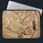 Housse Pour Ordinateur Portable Arbre de vie de Gustav Klimt, Art Nouveau stylisé<br><div class="desc">Arbre de vie (1905-1911) de Gustav Klimt. L'Arbre de Vie est une peinture vintage de l'Art Nouveau représentant l'arbre de la connaissance qui remet en question l'oiseau noir de proie, symbole de la mort. Le cycle de vie normal tel que compris par Freud et Klimt. Le Stoclet Frieze est une...</div>