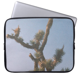 HOUSSE POUR ORDINATEUR PORTABLE ARBRE VERT ET BROWN SOUS LE CIEL BLEU