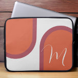 Housse Pour Ordinateur Portable Arche rose magenta de Corail moderne avec Monogram<br><div class="desc">Audacieux, beau et si élégant, ce design coque d'ordinateur portable moderne a votre propre marque personnelle, affichant votre grand monogramme initial en lettres manuscrites contemporaines. Des blocs de couleur arc dans des couleurs vives et énergiques de corail et de rose magenta sur un arrière - plan blanc de colombe donnent...</div>