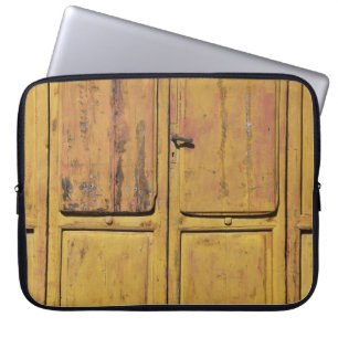 Housse Pour Ordinateur Portable Armoire en bois marron fermé