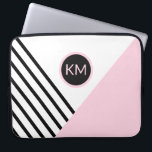 Housse Pour Ordinateur Portable Art et Monogramme géométrique moderne rétro<br><div class="desc">Motif géométrique pop art contemporain avec une touche rétro, cette pochette d'ordinateur portable avant mode a des rayures noires en angle et un bloc de couleur rose avec un cadre rond correspondant en évidence autour de votre monogramme. Personnalisez le modèle de texte avec votre monogramme. D'autres produits de bureau assortis...</div>