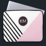 Housse Pour Ordinateur Portable Art et Monogramme géométrique moderne rétro<br><div class="desc">Motif géométrique pop art contemporain avec une touche rétro, cette pochette d'ordinateur portable avant mode a des rayures noires en angle et un bloc de couleur rose avec un cadre rond correspondant en évidence autour de votre monogramme. Personnalisez le modèle de texte avec votre monogramme. D'autres produits de bureau assortis...</div>