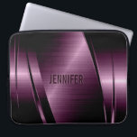 Housse Pour Ordinateur Portable Aspect en aluminium brossé métallisé violet foncé<br><div class="desc">Design métallique violet foncé look aluminium brossé avec monogramme personnalisable Ce n'est pas un métal mais une image qui a l'air métallique.</div>