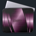 Housse Pour Ordinateur Portable Aspect en aluminium brossé métallisé violet foncé<br><div class="desc">Design métallique violet foncé look aluminium brossé avec monogramme personnalisable Ce n'est pas un métal mais une image qui a l'air métallique.</div>