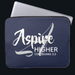 Housse Pour Ordinateur Portable ASPIRE HAUT Inspirational MARINE Christian<br><div class="desc">Message inspirationnel - Aspire Supérieur - avec Scripture référence Colossiens 3:2 "Mettez votre esprit sur les choses au-dessus". Un message de motivation, simplement mais élégamment affiché. Monogramme A pour Aspire dans l'arrière - plan (peut être supprimé). Tout le texte est entièrement personnalisable, de sorte que vous pouvez personnaliser avec votre...</div>