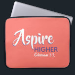 Housse Pour Ordinateur Portable ASPIRE HAUT Inspirationnel Corail chrétien<br><div class="desc">Message inspirationnel - Aspire Supérieur - avec Scripture référence Colossiens 3:2 "Mettez votre esprit sur les choses au-dessus". Un message de motivation, simplement mais élégamment affiché. Le texte est entièrement personnalisable, de sorte que vous pouvez personnaliser avec votre message préféré et la référence de l'Écriture, ou vous pouvez laisser comme...</div>