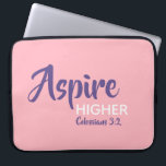 Housse Pour Ordinateur Portable ASPIREZ PLUS Inspirant Chrétien Rose<br><div class="desc">Message inspirant - Aspirez Plus Haut - avec référence biblique Colossiens 3:2 "Fixez votre esprit sur les choses d'en haut". Un message de motivation, simplement et élégamment affiché. Le texte est entièrement personnalisable, vous pouvez donc le personnaliser avec votre propre message et référence biblique préférés, ou le laisser tel quel....</div>