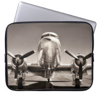 Avion vintage sur piste