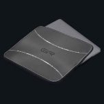 Housse Pour Ordinateur Portable Bandes argentées Arrière - plans noires accent<br><div class="desc">Image d'arrière - plan métallique noir avec deux rayures argentées brillantes. monogramme facultatif.</div>