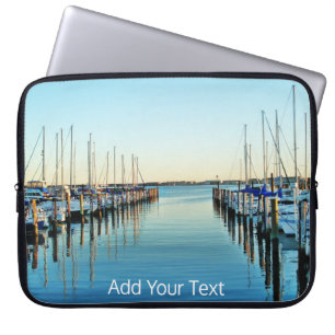 Housse Pour Ordinateur Portable Bateaux à la marina par Shirley Taylor