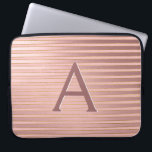 Housse Pour Ordinateur Portable Bleu rose et or rayures Monogramme Girl<br><div class="desc">Rose et Faux Gold Foil Stripes Élégant Coque Monogramme. Ce coque peut être customisé pour inclure votre nom initial et prénom.</div>