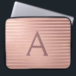 Housse Pour Ordinateur Portable Bleu rose et or rayures Monogramme Girl<br><div class="desc">Rose et Faux Gold Foil Stripes Élégant Coque Monogramme. Ce coque peut être customisé pour inclure votre nom initial et prénom.</div>