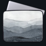 Housse Pour Ordinateur Portable Blustering Grey Valley<br><div class="desc">Blustering Valley I par Grace Popp. Gris et formes douces se côtoient pour créer des vallées et de petites collines.</div>