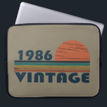 Housse Pour Ordinateur Portable born in 1986 vintage birthday<br><div class="desc">You can add some originality to your wardrobe with this original 1986 vintage sunset retro-looking birthday design with awesome colors and typography font lettering, is a great gift idea for men, women, husband, wife girlfriend, and a boyfriend who will love this one-of-a-kind artwork. The best amazing and funny holiday present...</div>