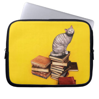 Housse Pour Ordinateur Portable British Cat sur une pile de livres Portable Sleeve