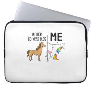 Housse Pour Ordinateur Portable Cadeau licorne 80 ans et moi pour femmes T-Shirt