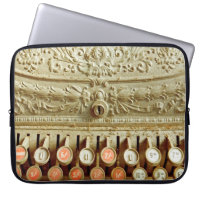 caisse vintage, couverte de poussière et de toile