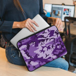 Housse Pour Ordinateur Portable Camouflage violet, Armée<br><div class="desc">Motif de camouflage élégant,  élégant et sophistiqué dans la couleur violette. Un cadeau moderne et branché,  parfait pour les amoureux militaires de votre vie.</div>