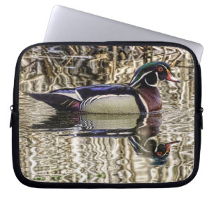 Housse Pour Ordinateur Portable Canard de bois mâle nageant dans l'étang